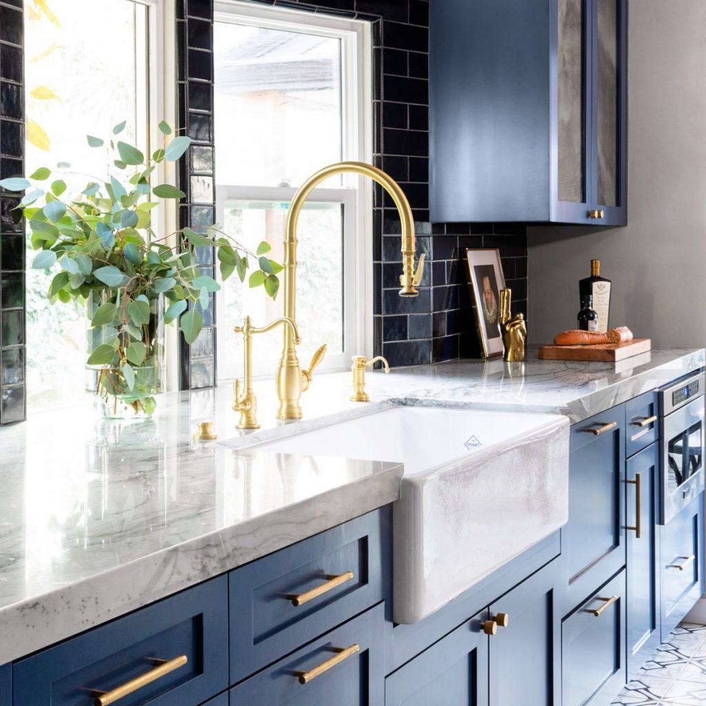 Dark blue kitchen cabinet - kitchen trend