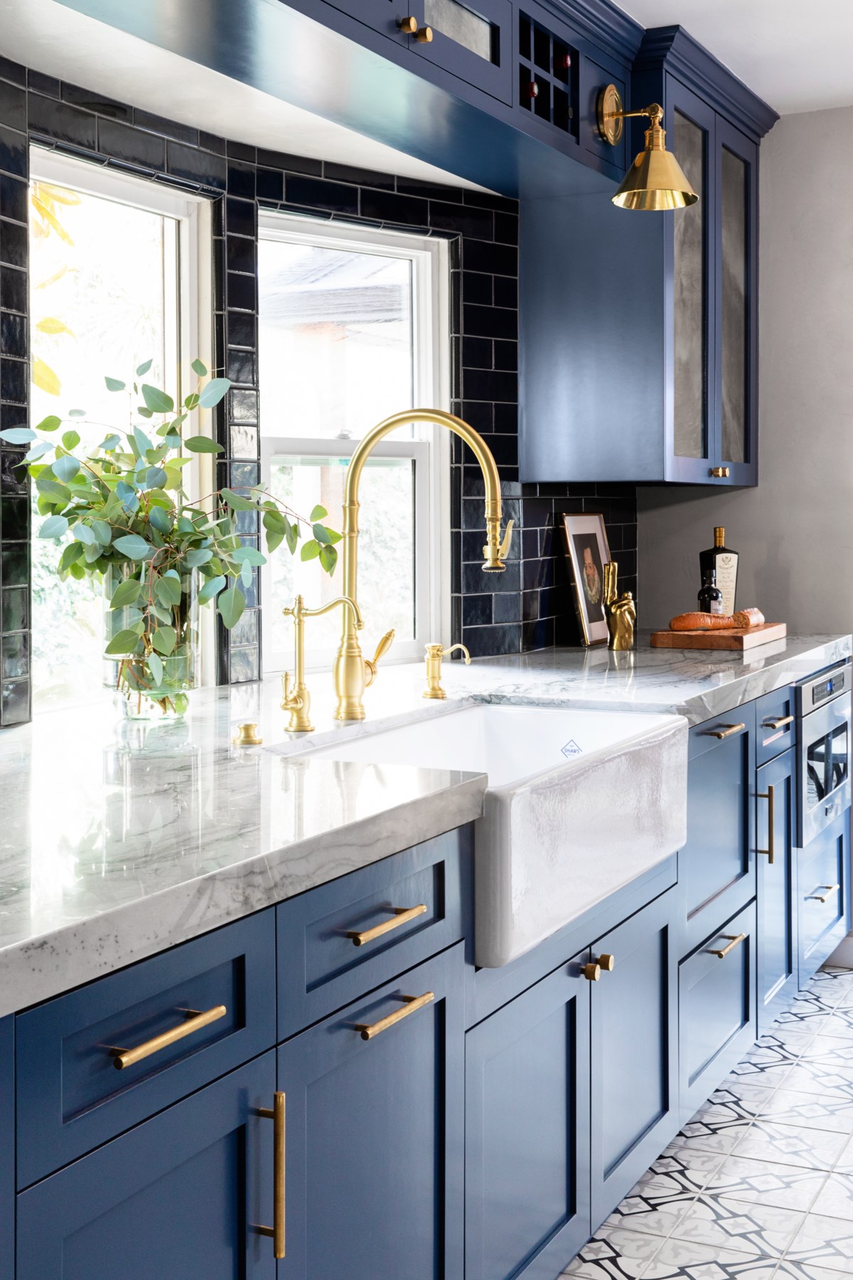 7 Kitchen Trends That You Should Know About Laya Decor   Dark Blue Cabinet 