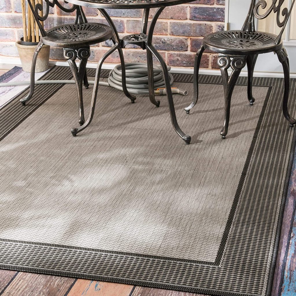 Dining outdoor rug
